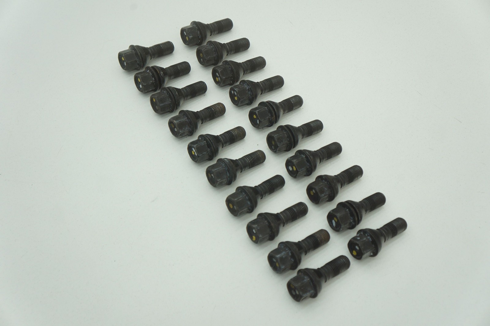 Set 20 Center Wheel Rim Lug Nut Bolt Stud Lugnut OEM Rolls Royce Phantom Vii 06