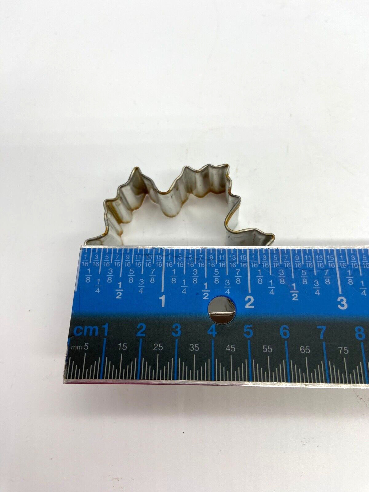 R&M International Maple Leaf Cookie Cutters 5 Assorted Sizes in Orig Tin 2002