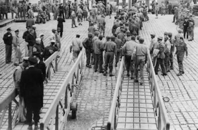 servicemen wounded in the Battle of Normandy in the Cotentin - 1944 Old Photo 1