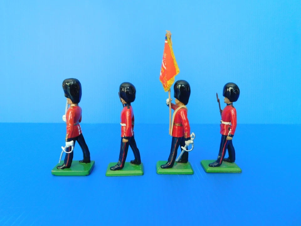 BRITAINS / ARMEE ANGLAISE LES SOLDATS DE LA REINE BELLE GARDE AU DRAPEAU - Photo 2/4