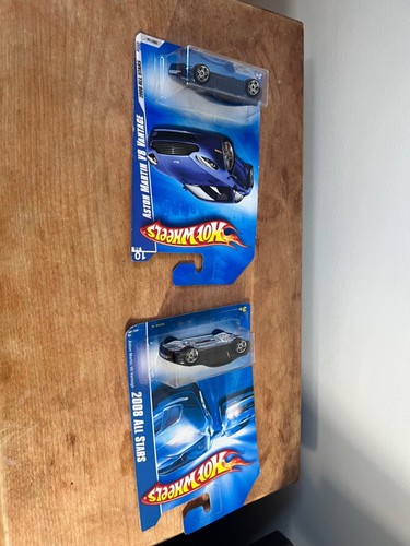 2008 Hot Wheels #50 All Star 10/36 ASTON MARTIN V8 VANTAGE Blue and Black - Picture 3 of 7
