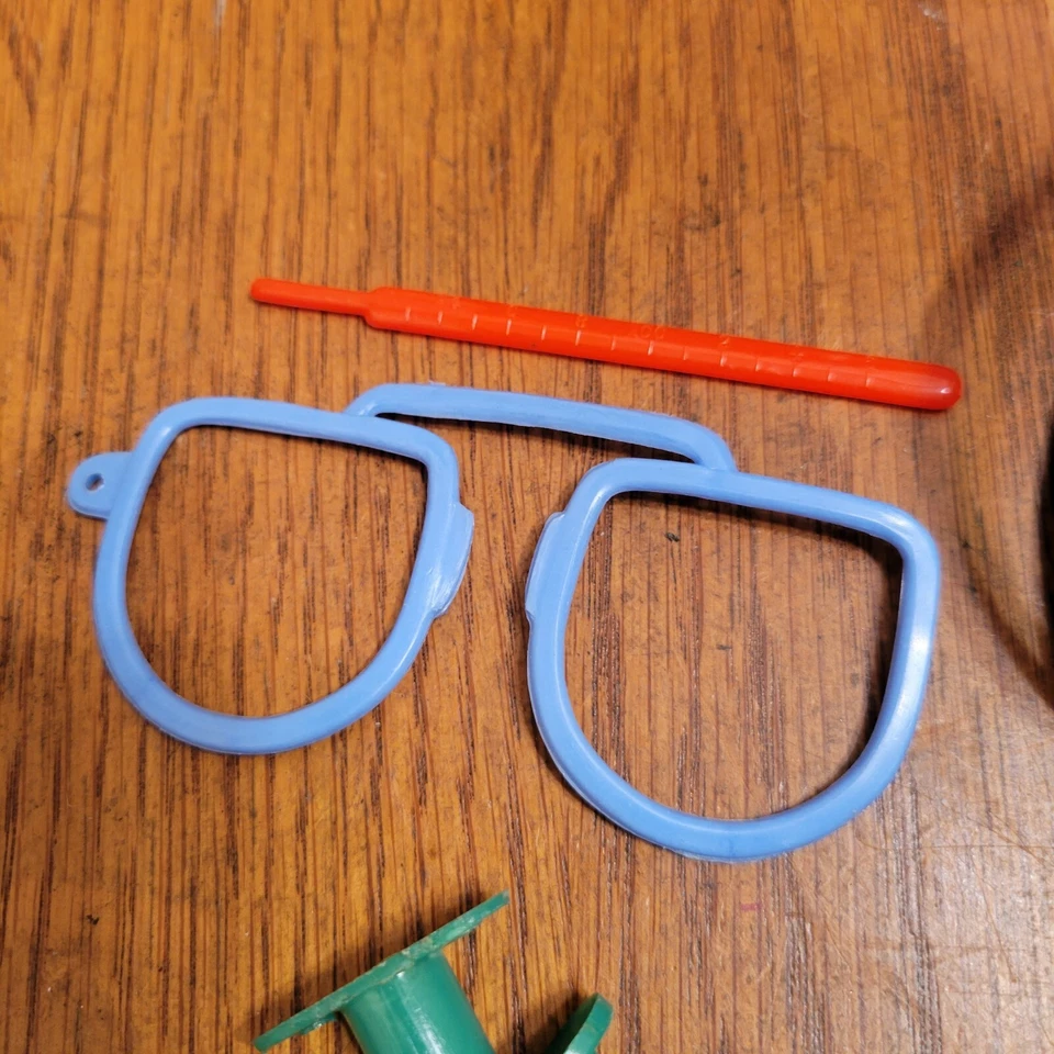 1962 BARBIE NURSE BAG W/ACCESSORIES PRESSMAN RARE - Image 3 of 4