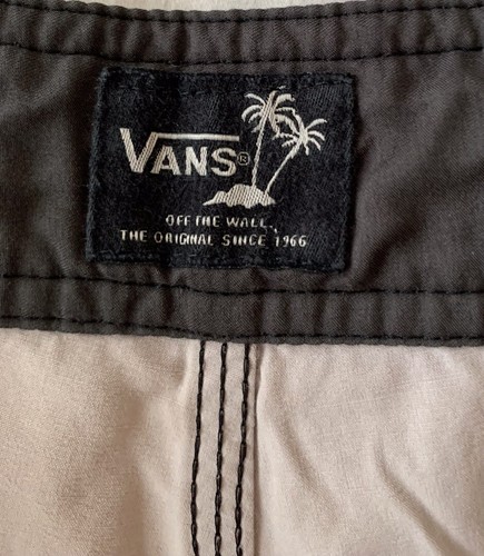 Mens Vans Off The Wall Skull Palm Tree Coconuts Board Shorts Size 32 - Picture 7 of 9