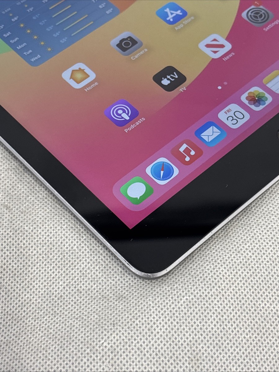 Apple iPad (6th Generation) A1893 128 GB, Wi-Fi, 9.7