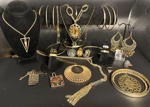 Stylish Vintage Dark Gold Tones Costume Jewelry/Fashion with 33 Pieces
