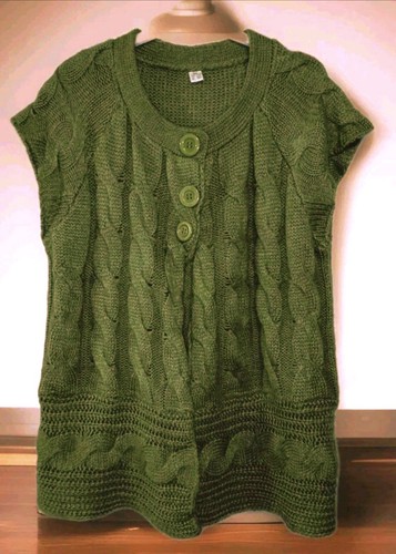 Gr. 44/46 Ärmellose Strickweste Strickjacke mit Zopfmuster Drucknopfverschluss - Bild 1 von 2