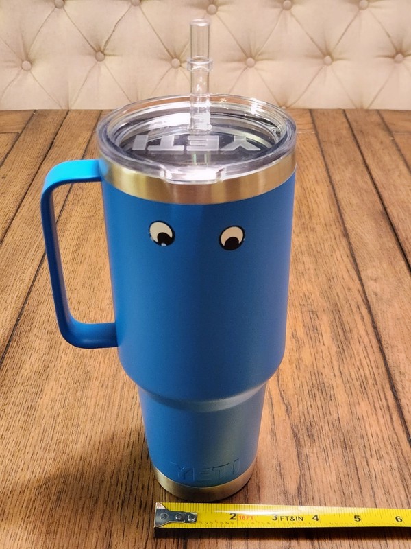 Yeti Rambler 42oz Blue Hand Held Drinking Coffee Mug Cup Wirh Lid + Straw