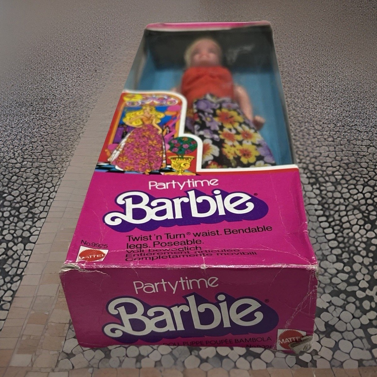 Vintage 1976 Superstar Barbie Party time Foreign 9925 ~ New In Box