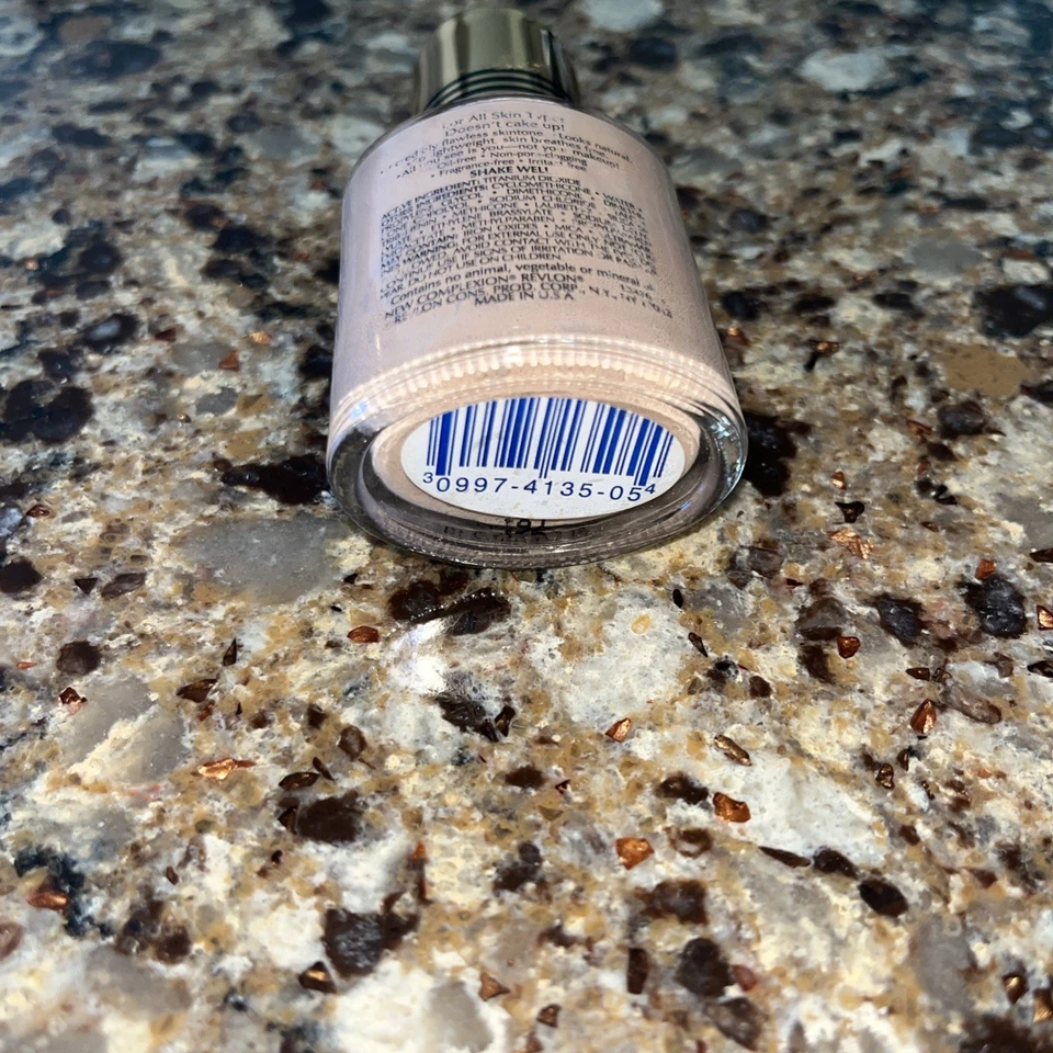 Revlon New Complexion Makeup Normal to Oily Warm Beige 1.20 oz Brand New - Image 3 of 3