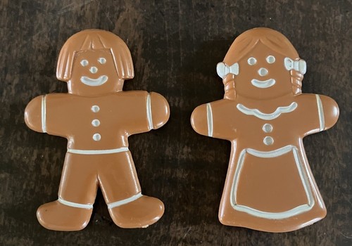 VINTAGE GINGERBREAD MAN WOMAN MAGNET SET SELFIX HONG KONG 80s CHRISTMAS DECOR