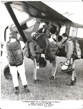 Photo de presse  parachutisme Championnat national Limoges 1967 avion Broussard