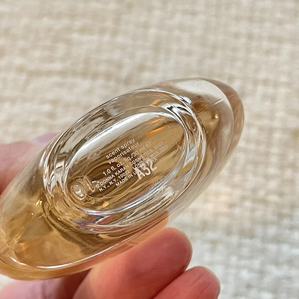 Spray con aroma a vainilla Pure Dkny A Drop of para mujer 1 fl oz Foto 3 de 4