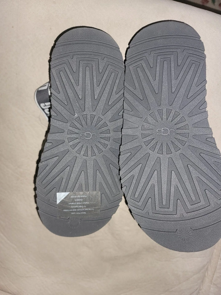 Sandalias, pantuflas (1112258), gris oscuro, talla 7 UGG NUEVAS SIN ETIQUETAS Foto 2 de 4