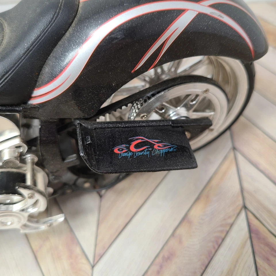 Motocicleta fundida a presión Orange County Choppers modelo OCC sin caja plateada y roja 1:10 Foto 2 de 4