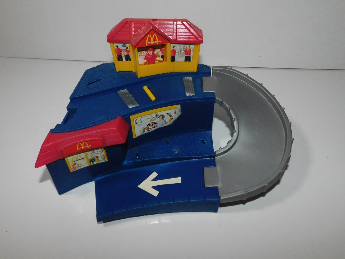 Vintage 2001 Hot Wheels McDonalds Drive Thru Restaurant Play set