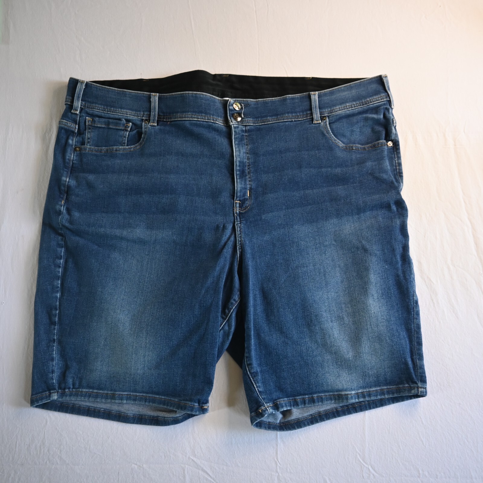 Lane Bryant 28 Tighter Tummy Technology Bermuda Ligh Stretch Denim Womens Shorts