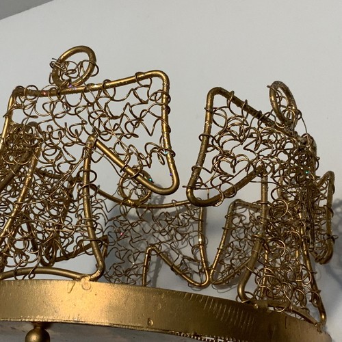 Gold Metal Wire 4-Sided Angel Candle Holder 5-1/2” Tall Circular holds pillar - Picture 4 of 5