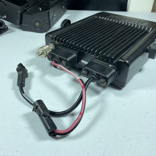 EF Johnson 5300 ES P25 UHF MOBILE RADIO 242-537G-201ABYB6 ( 762 - 869 MHz ) - Zdjęcie 7 z 13