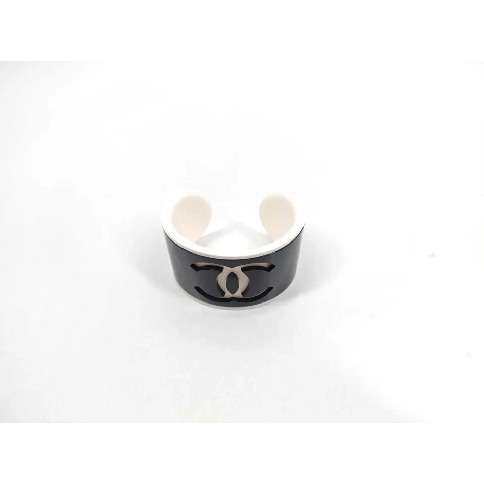 NEW CHANEL BLACK OUTSIDE & WHITE INSIDE CC LUCITE SPORTY CUFF BRACELET WITH BOX - Image 4 of 4