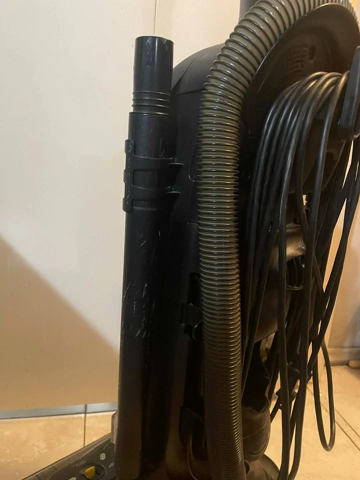 Aspiradora vertical Eureka - Modelo 4870 - ¡Potente succión! ¡Funciona muy bien! Foto 4 de 4