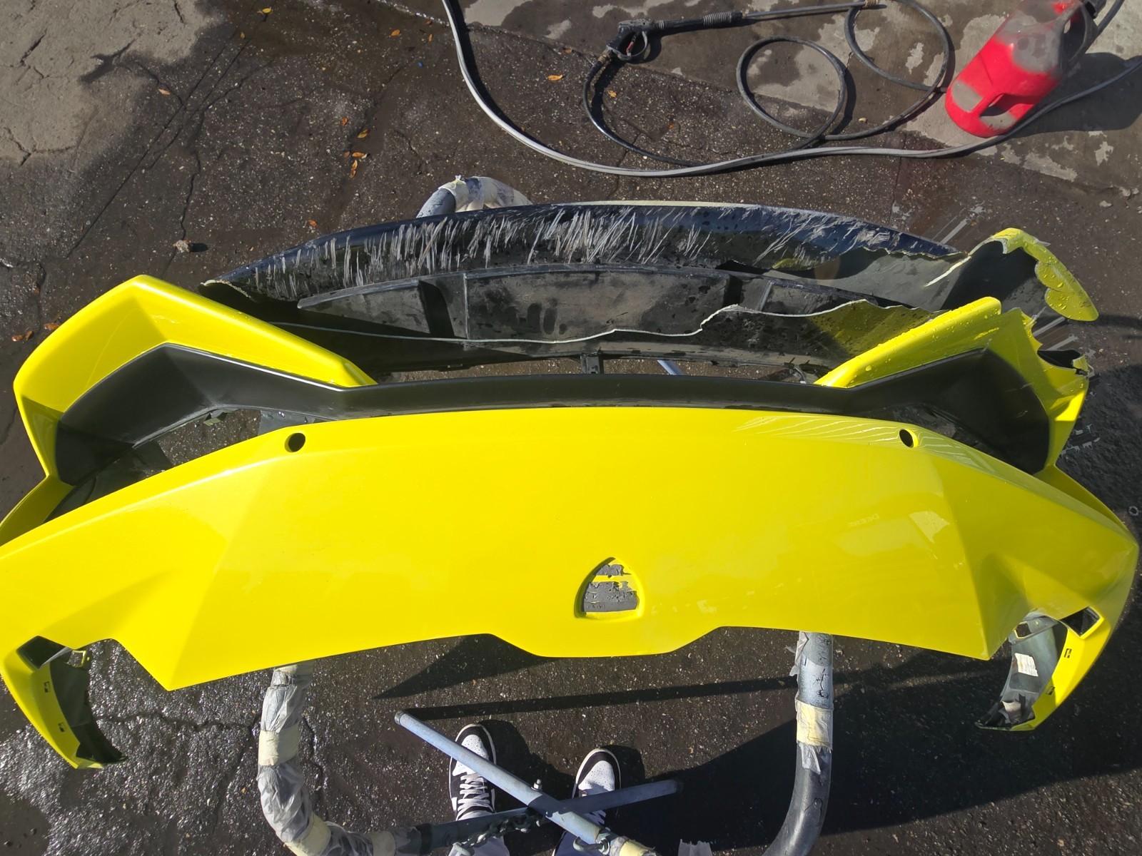 Damaged  2018 lamborghini bumper