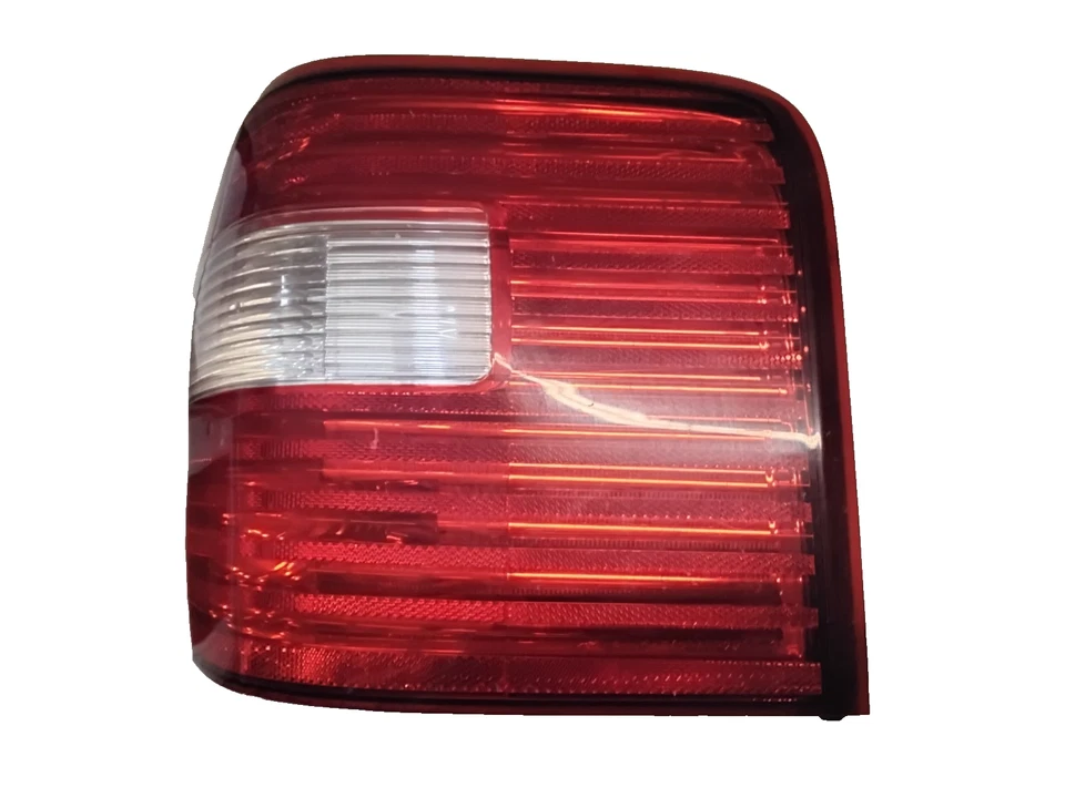 Luz trasera derecha pasajero Ford Freestyle: 2005, 2006, 2007 Foto 3 de 4