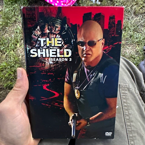 Sony Pictures The Shield Season 3 DVD 4-Disc Set Chiklis Commentary