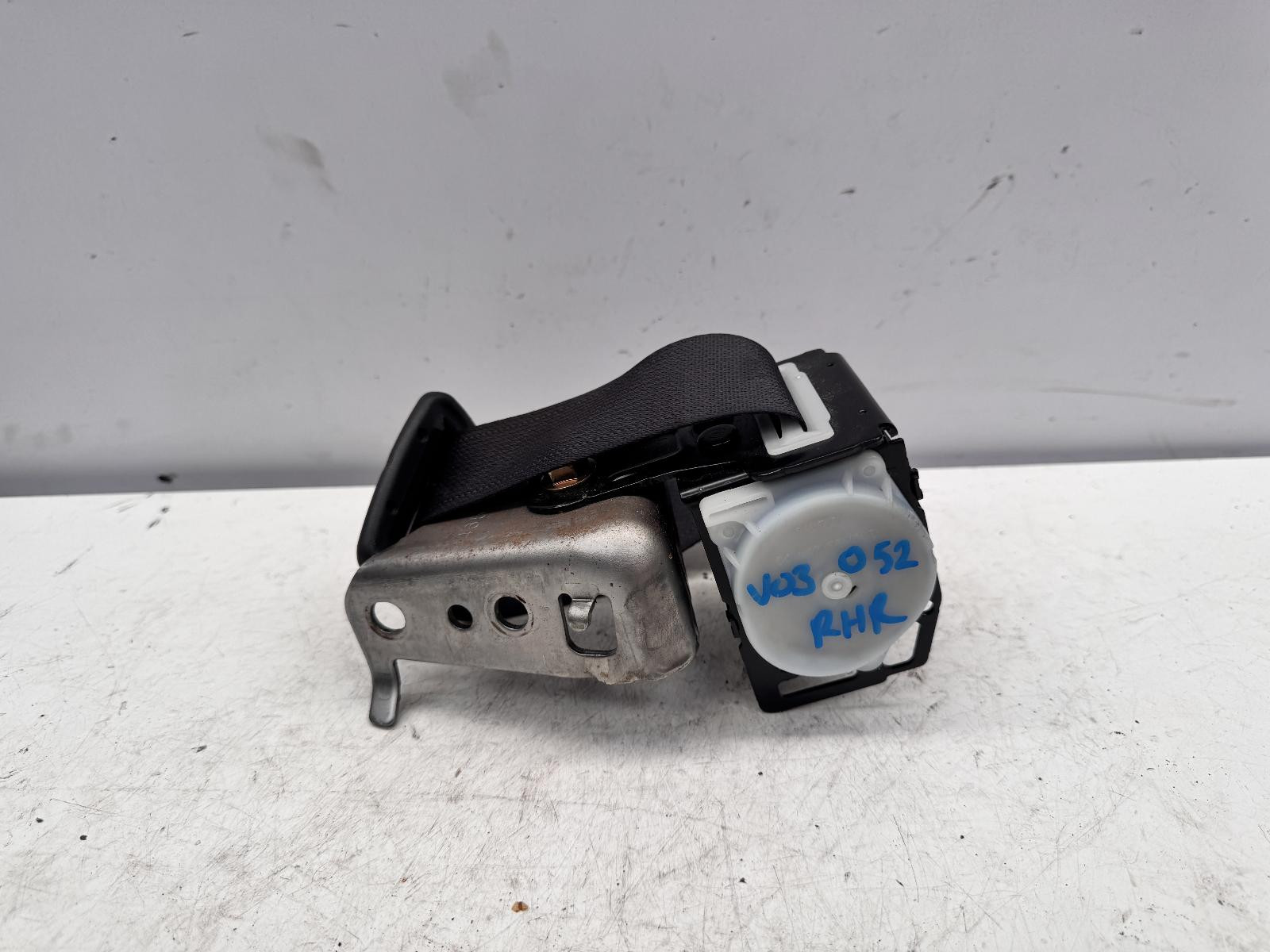 Toyota Corolla Right Rear Seat Belt ZZE122 12/2001-06/2007