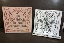 Bookish Caja de Libros Rey de Batalla y Sangre Soporte de Lector Electrónico