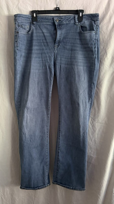 Amazon Essentials Women's Bootcut Light Wash Blue Denim Jeans, 5-Pocket, 18