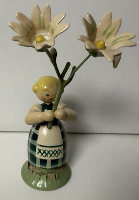 Vintage Erzgebirge Holzkunst Dresden VEB wooden flower girl figurine Germany