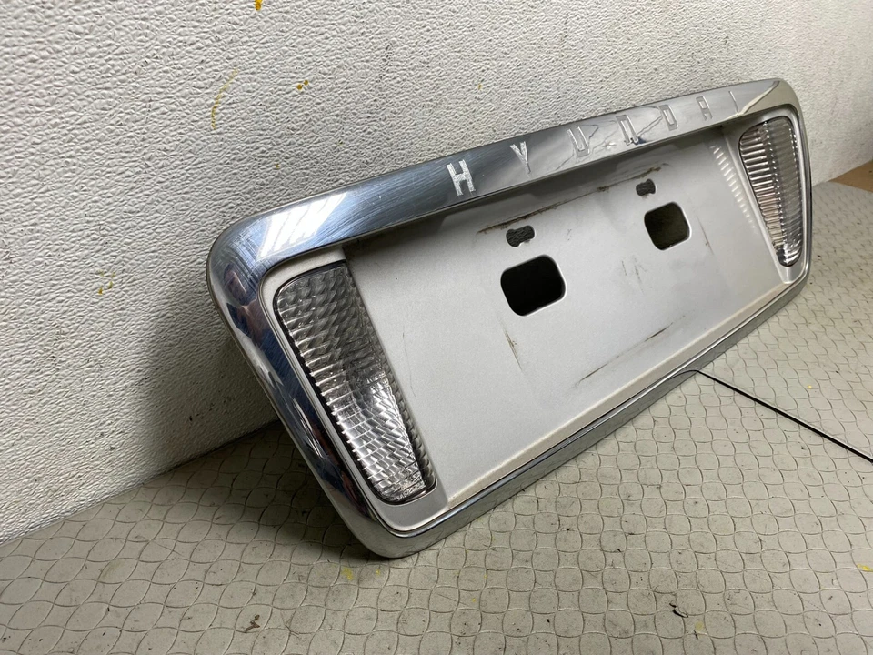 Отделка номерного знака задней панели багажника Hyundai XG350 2002–2005 годов выпуска A1914 от оригинального производителя DG1 - Изображение 2 из 4