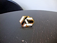 Vtg Samuel Huang Designer Cloisonne Hexagrams White & Black Gold Tone Scarf Clip