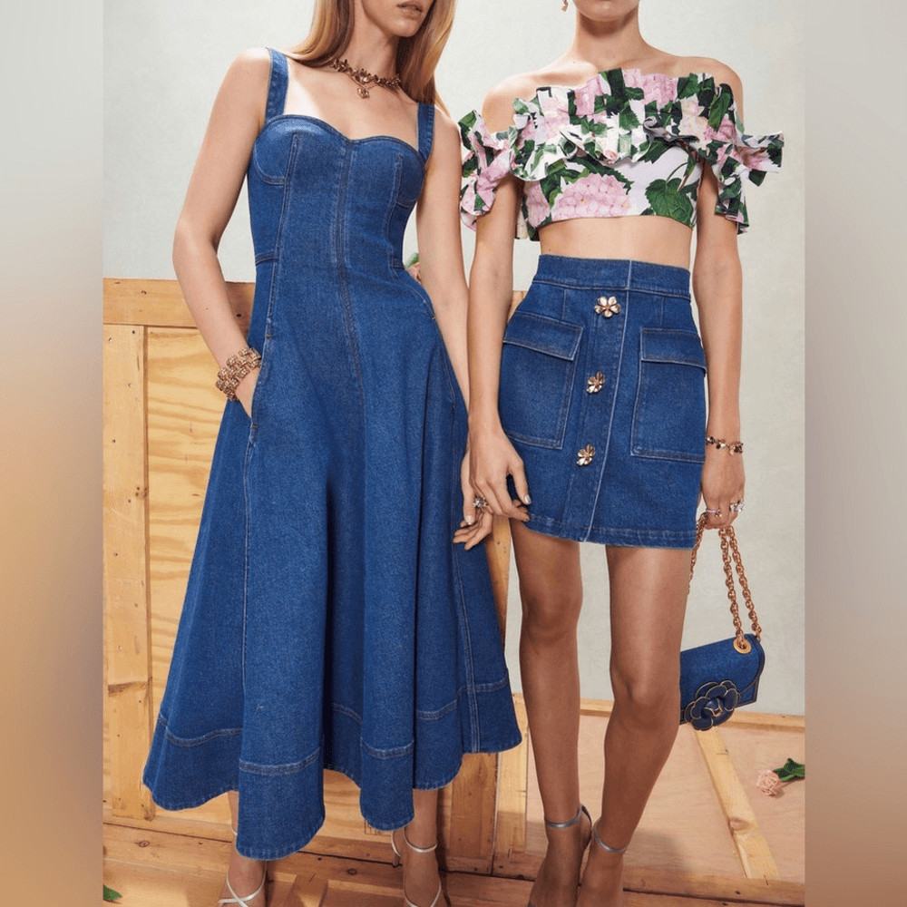 Oscar de la Renta Sweetheart-Neck Denim Dress