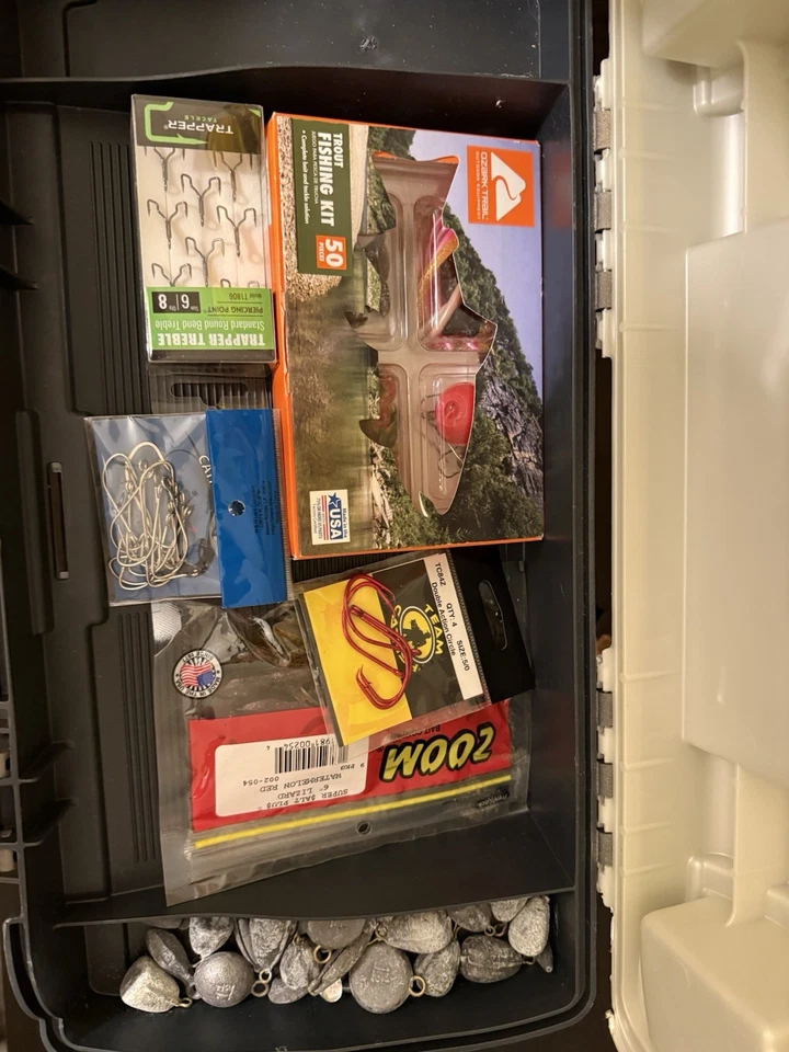 Caja de aparejos Plano 7271 vintage con surtido de aparejos nuevos y usados Foto 2 de 4