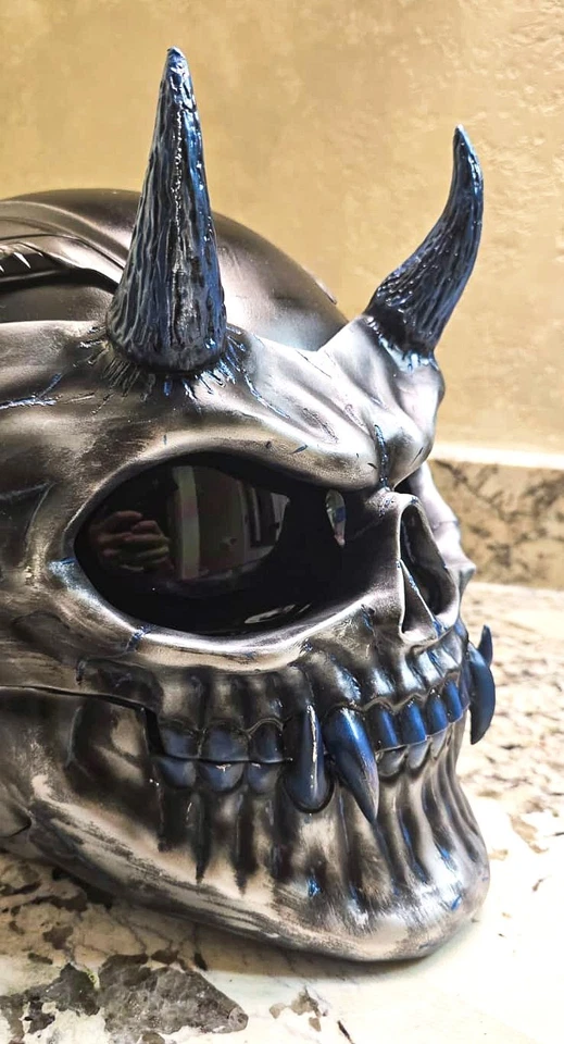 定制恶魔骷髅摩托车头盔 - 高质量 - DOT 认证 — 第 3/4 张图片