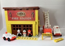 Vintage 1980 Fisher Price Family FIRE STATION 928 Firefighter Dalmatian Truck