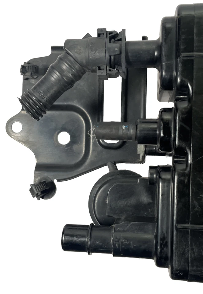 Toyota Camry, 2002-2006, Fuel Vapor Canister, 2.4L-4CYL, 2AZFE, 77740-06141 - Image 3 of 4