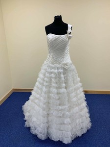 sleeping beauty style wedding dress