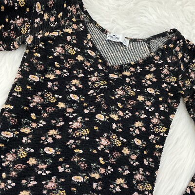 Hollister womens black floral long sleeve crop top size XS stretch