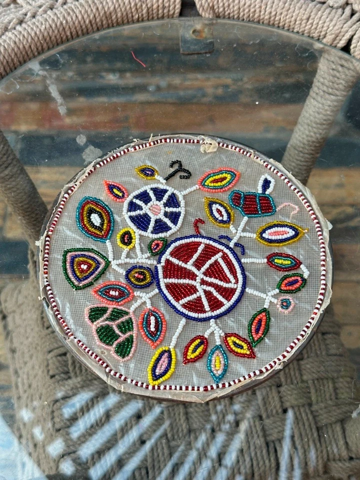 Antigua Figura Flor Cuentas Antiguas Multicolor Tribal Mesa Redonda Panel Decorativo Foto 3 de 4