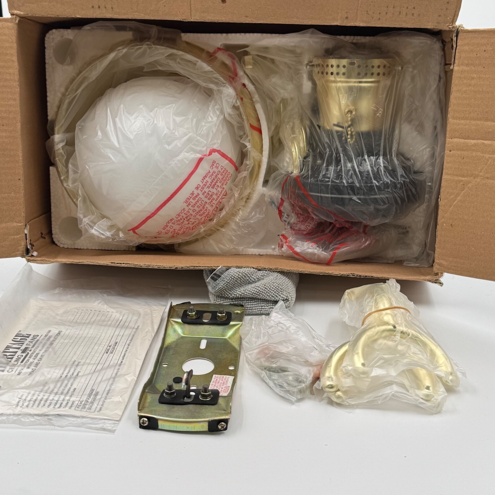 Heritage Ceiling Fan 30" Reversible Oak Walnut Blades With Light 3 Speed NOB