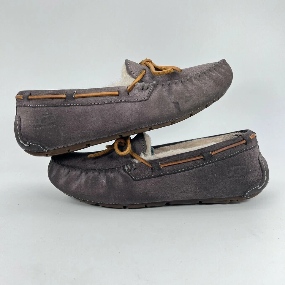 UGG Dakota Women Size 7 Moccasin Slippers Suede Gray Slip On Sheepskin - Image 3 of 4