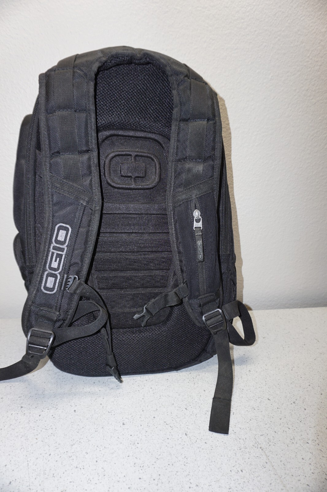 OGIO Backpack black 212 performance gloves - image 2