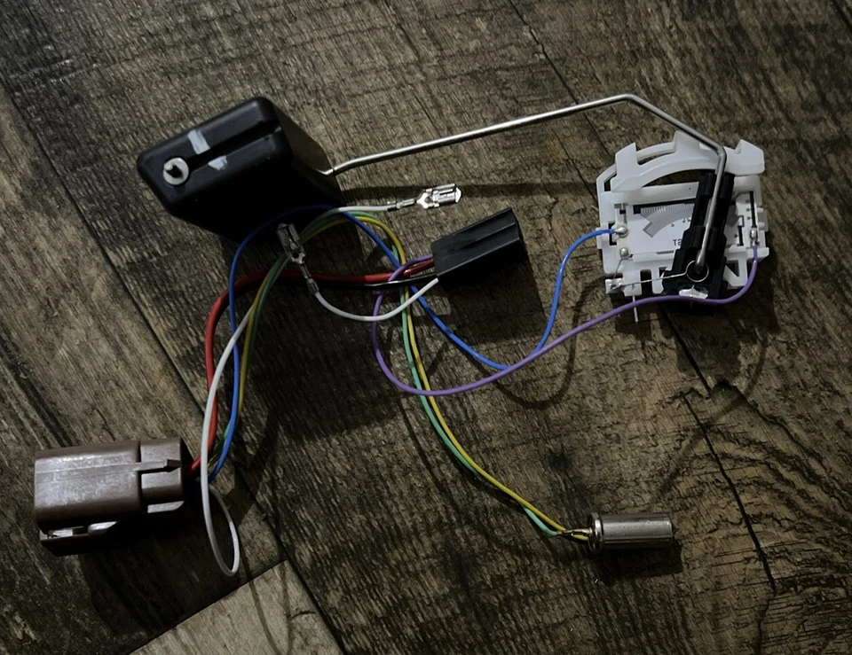 Unidad de bomba medidor emisor de combustible GM 2004-2005 NUEVO OEM Chevy Aveo 96447657 96417350 Foto 3 de 4