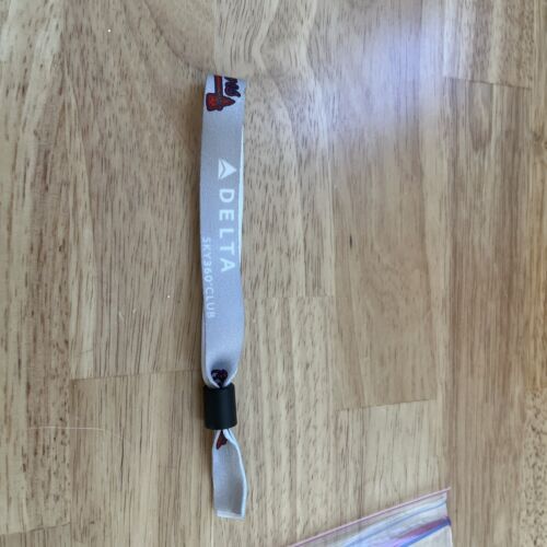 Atlanta Braves Delta Sky360 Club Wrist Band - 第 1/3 張圖片