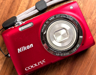 N MINT NIKON Coolpix S2700 RED 16.0 MP 6X Zoom Digital Camera