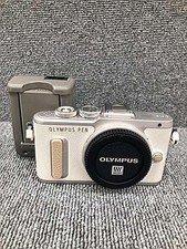 OLYMPUS E-PL8 Mirrorless Camera