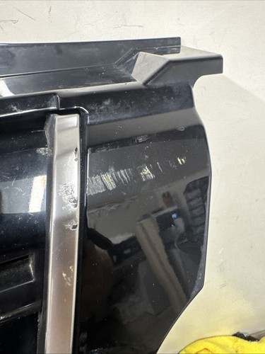 GENUINE LAND ROVER DISCOVERY 4 GLOSS BLACK FACELIFT SIDE VENTS & GRILLE - Picture 5 of 5