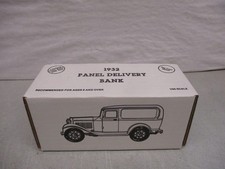 Ertl Classic Motorbooks 1932 Panel Delivery Bank 1/25